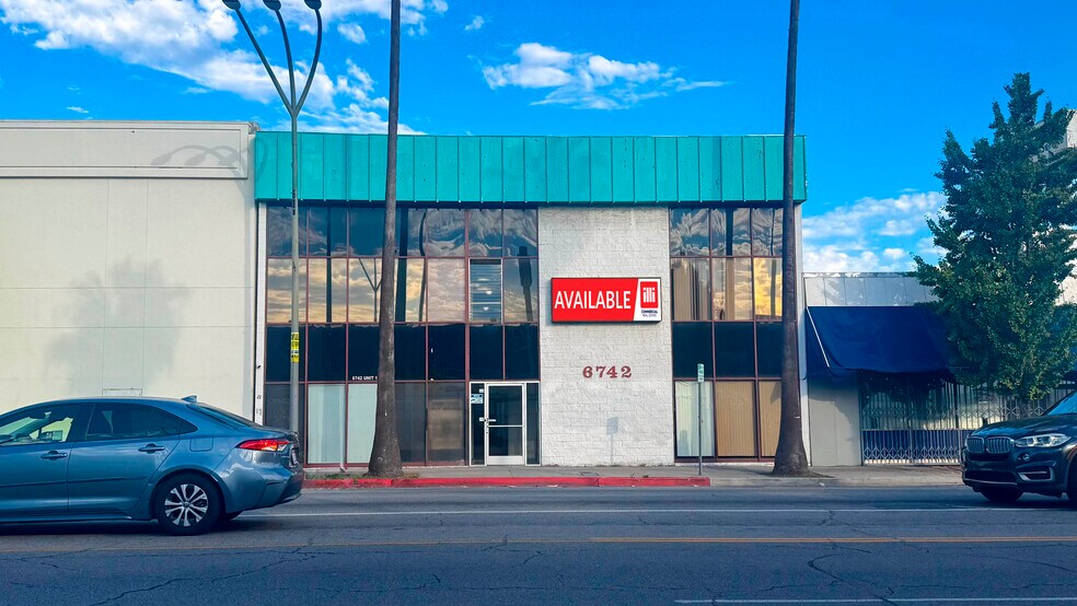 More Photos Of 6742 Van Nuys Blvd, Van Nuys Office For Lease