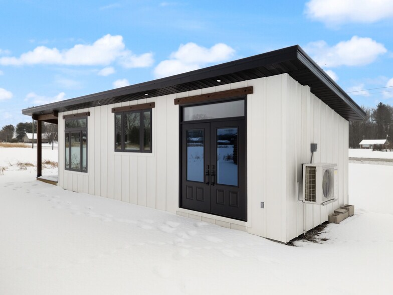 More Photos Of 677 S Cardinal Ln, Scottsburg Industrial For Sale