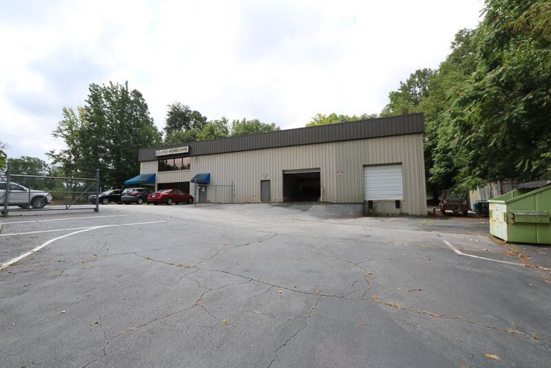 More Photos Of 1136 Grove Rd, Greenville Showroom For Lease