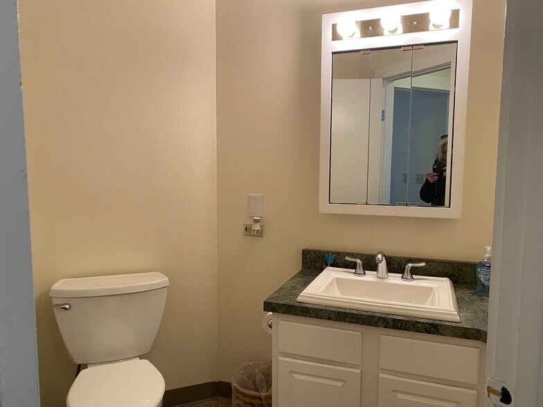 More Photos Of 17 Elk St, Albany Office For Lease