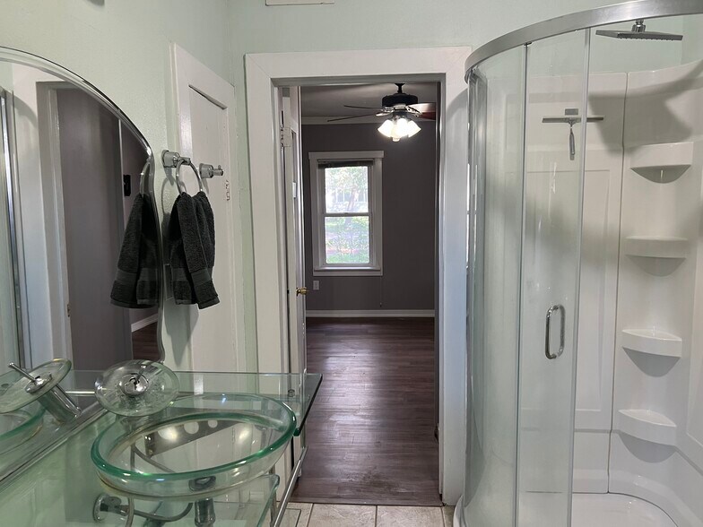 More Photos Of 804 S Bailey Ave, North Platte Flex For Sale