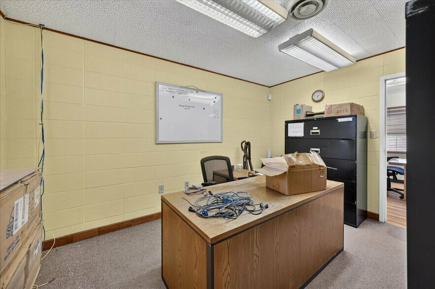More Photos Of 925 M St, Firebaugh Manufacturing For Sale