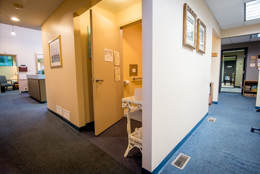 More Photos Of 1305 Milstead Ave NE, Conyers Medical For Sale