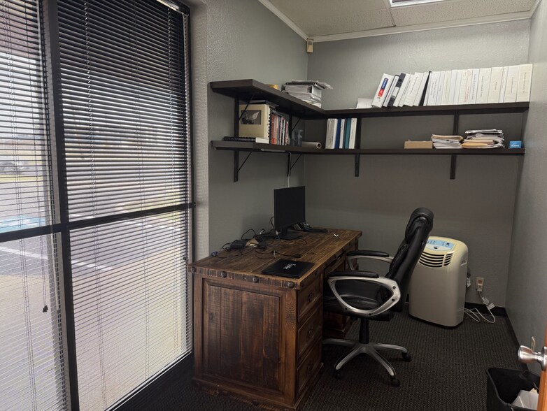 More Photos Of 109 Denson Dr W, Austin Light Distribution For Lease