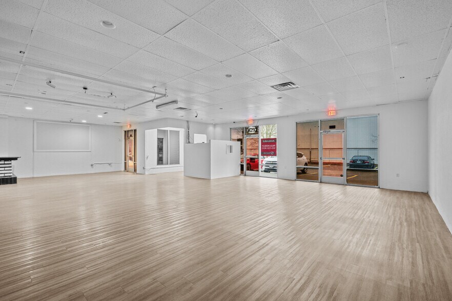 More Photos Of 2118-2158 Lancaster Dr NE, Salem Unknown For Lease