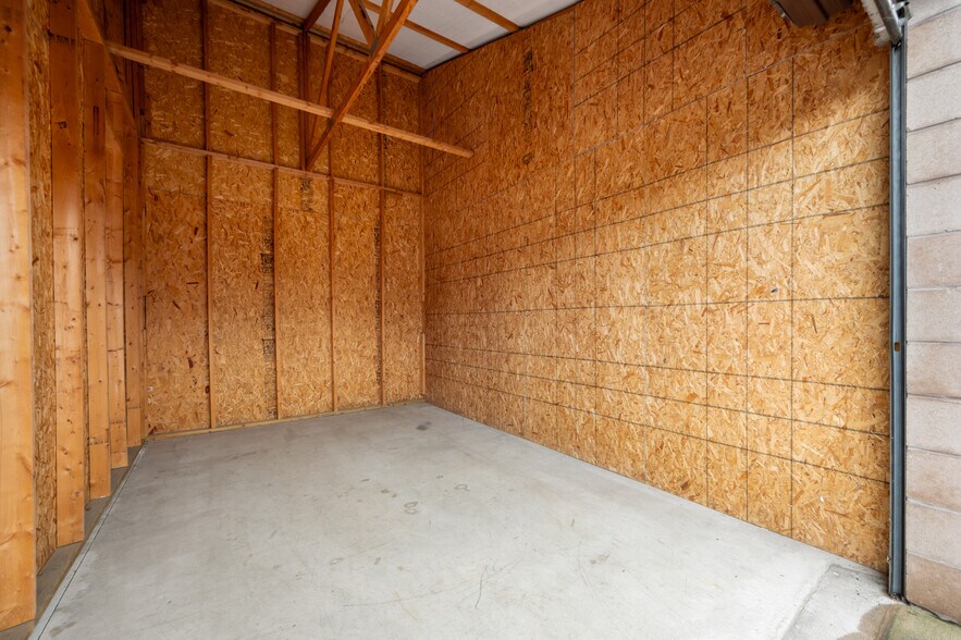 More Photos Of 14 Whittington Dr, Brownsburg Self Storage For Sale