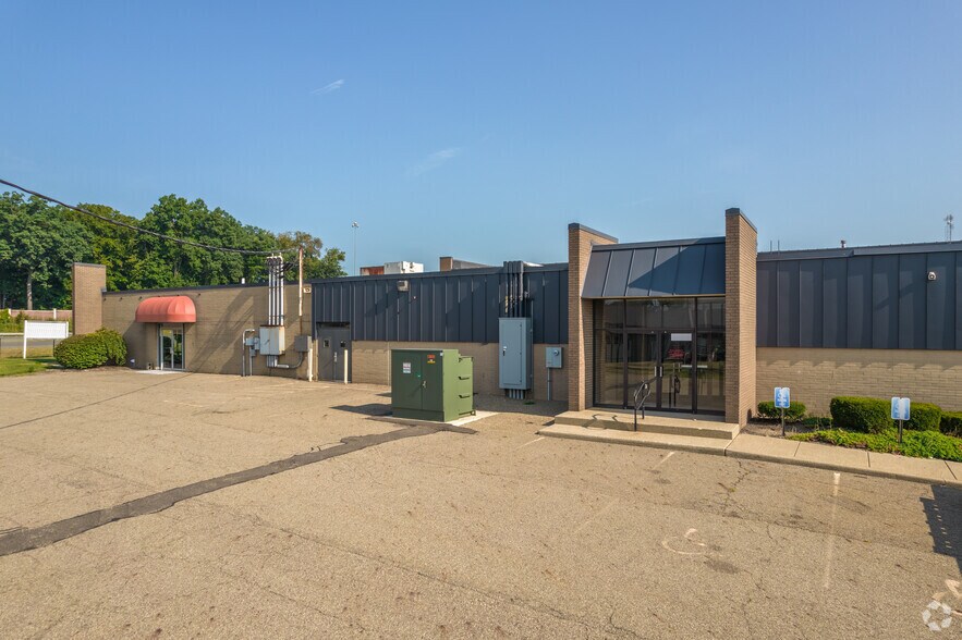 More Photos Of 7577-7585 Freedom Ave NW, North Canton Warehouse For Lease