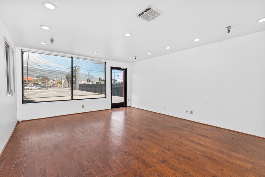 More Photos Of 713 N Victory Blvd, Burbank Warehouse For Lease