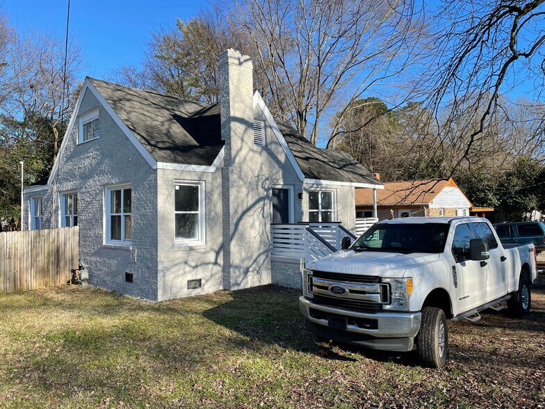 More Photos Of 1508 Remount Rd, Charlotte Showroom For Lease