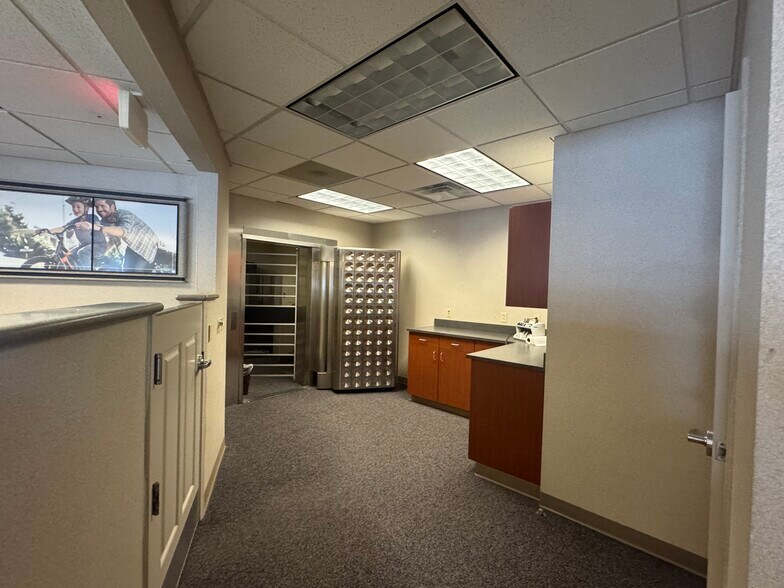 More Photos Of 1412 S Main St, Findlay General Retail For Sale