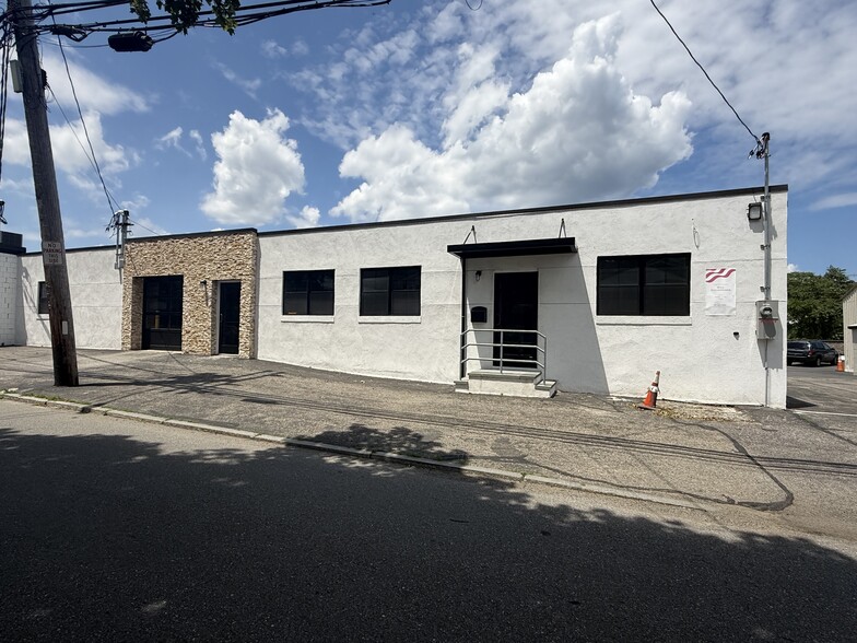 More Photos Of 70 Clematis Ave, Waltham Manufacturing For Lease