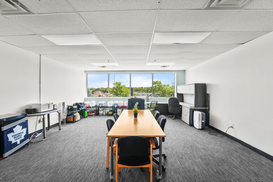 More Photos Of 353-359 Saunders Rd, Barrie Light Distribution For Sale