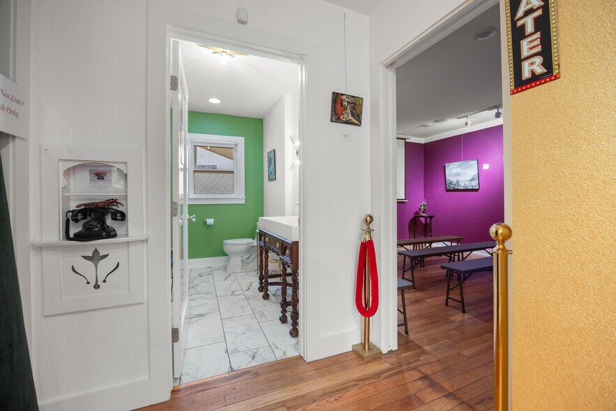 More Photos Of 505 Main, Blanco Office Residential For Sale