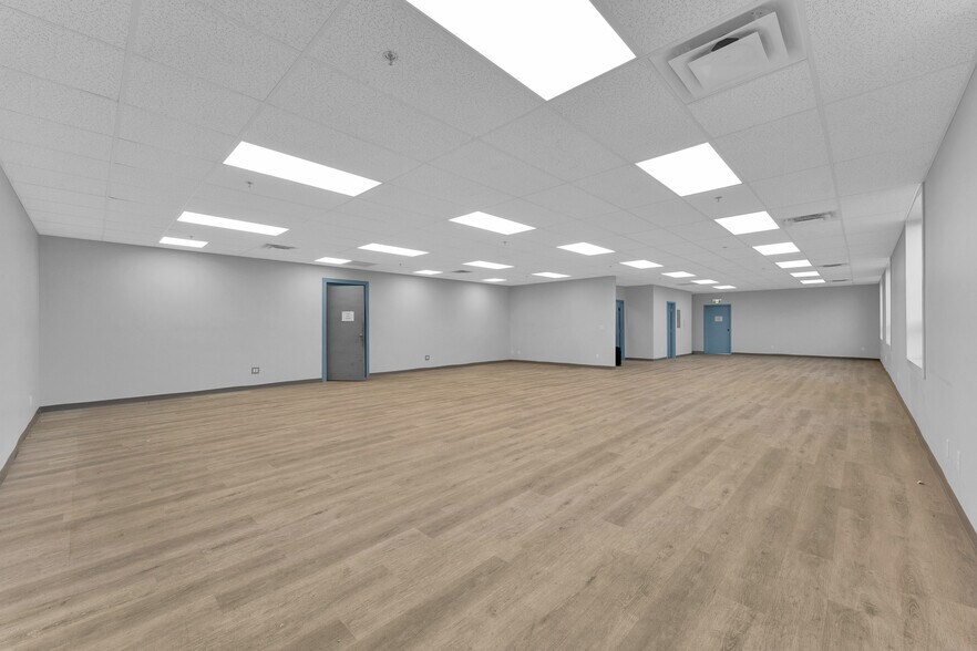 More Photos Of 3324 Marentette Av, Windsor Warehouse For Lease