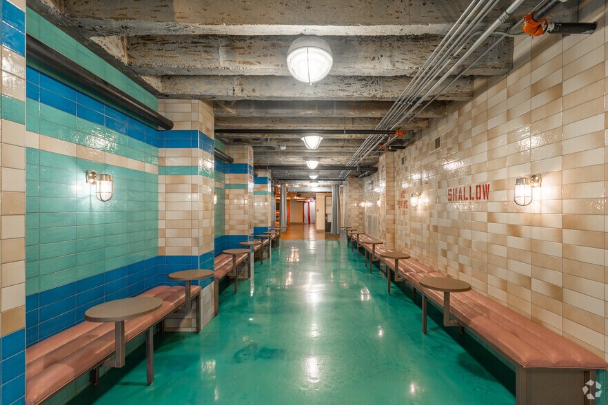 More Photos Of 312 W Chestnut St, Chicago Hotel For Lease