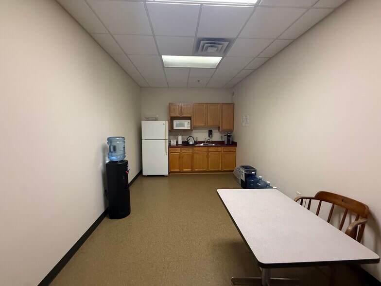 More Photos Of 3433-3665 Midlink Dr, Kalamazoo Manufacturing For Lease