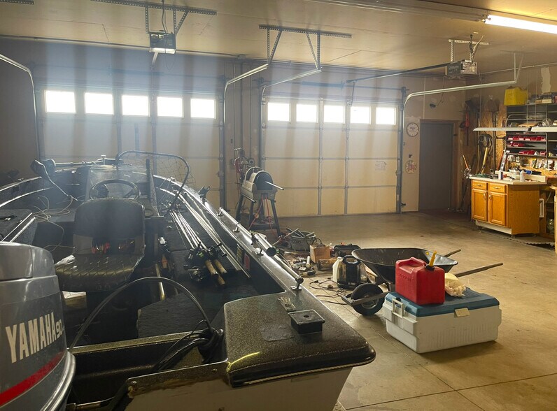 More Photos Of 15675 Morris Industrial Dr, Schoolcraft Industrial For Sale