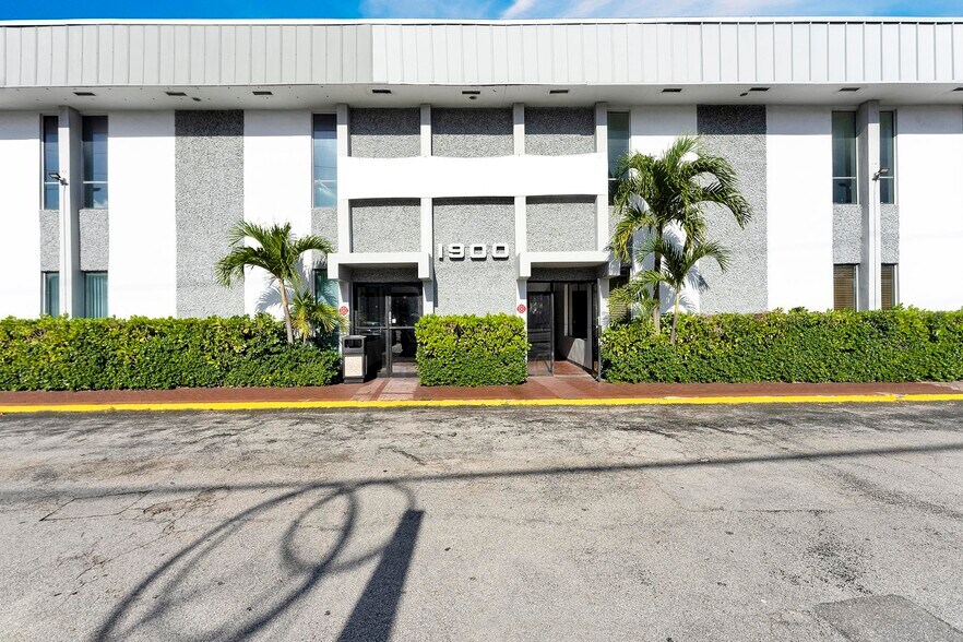 More Photos Of 1900 N University Dr, Pembroke Pines Office For Lease