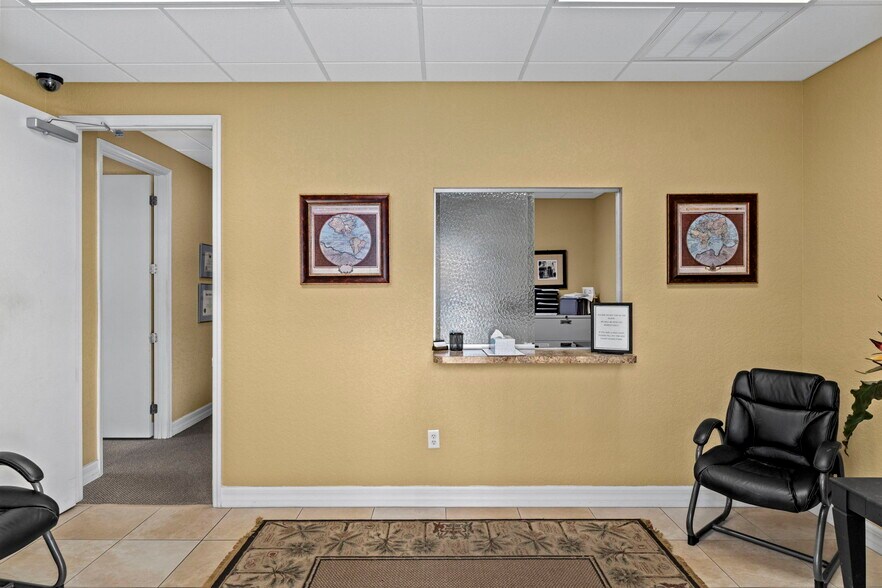 More Photos Of 8352 Forest Oaks Blvd, Spring Hill Office For Sale
