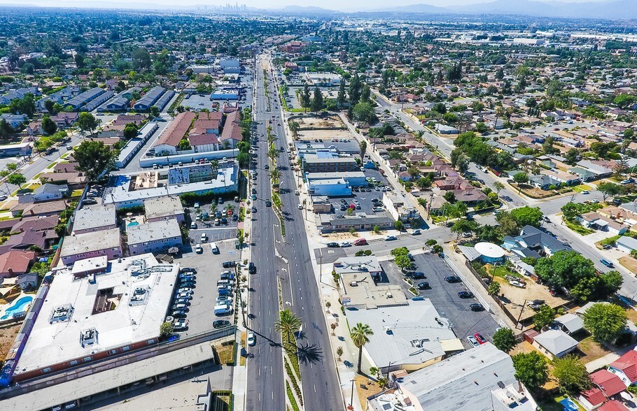 More Photos Of 9301-9315 Telegraph Rd, Pico Rivera Medical For Lease