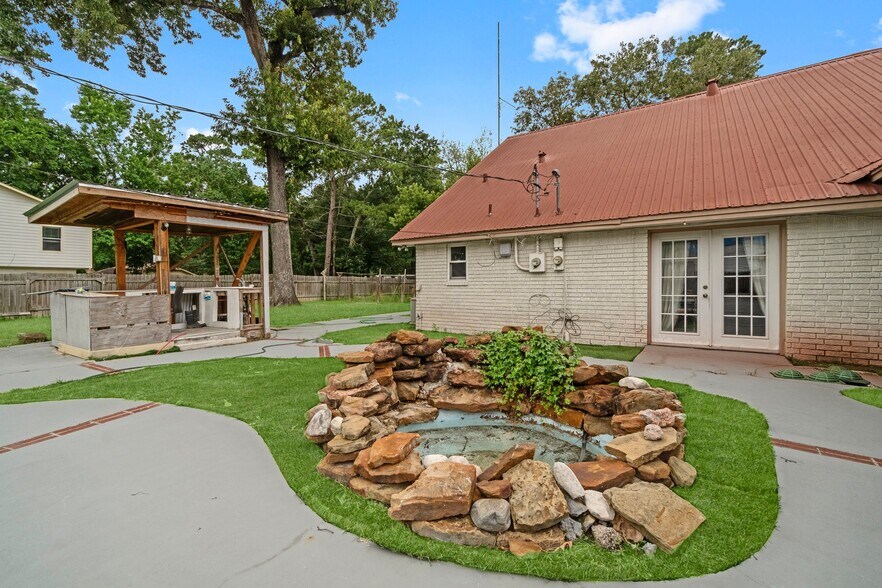 More Photos Of 2042 Teal Dr, Spring Dormitory For Sale