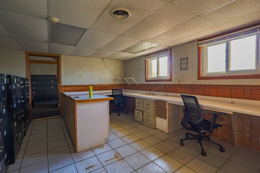More Photos Of 11830 Shaver Rd, Schoolcraft Office For Sale