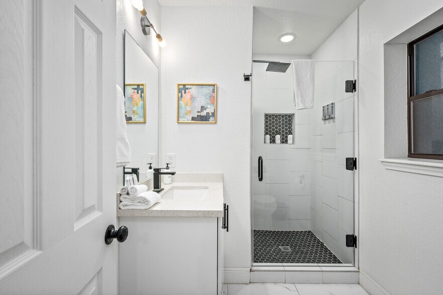 More Photos Of 3404 Rosedale St, Houston Multifamily For Sale