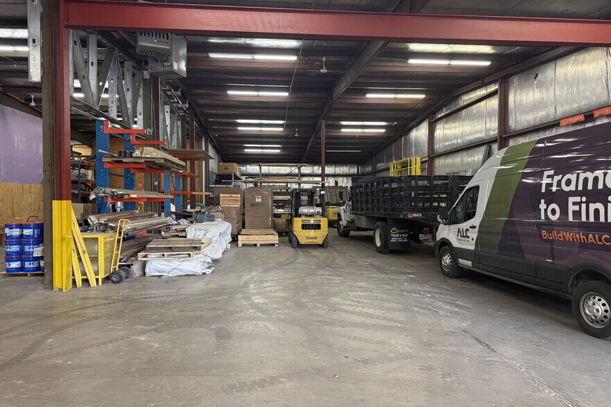 More Photos Of 2300 American Dr, Neenah Distribution For Sale