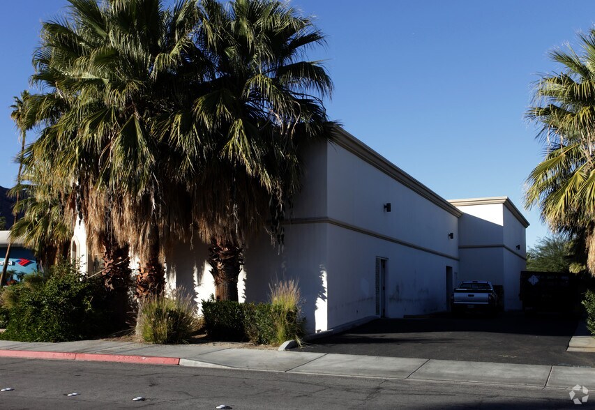 More Photos Of 590 S Indian Canyon Dr, Palm Springs Freestanding For Sale