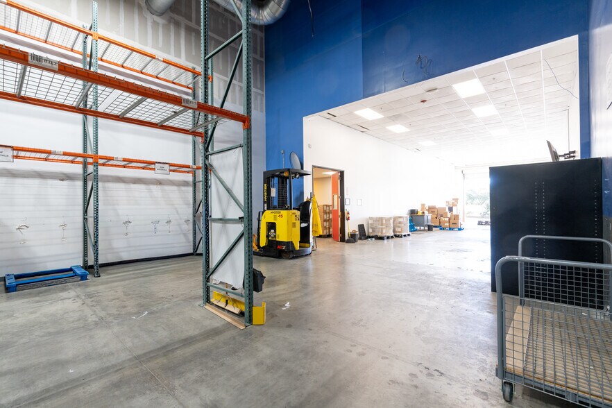 More Photos Of 2710 Media Center Dr, Los Angeles Research And Development For Lease