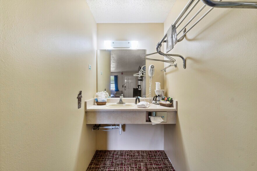 More Photos Of 3031 E Van Buren, Eureka Springs Hotel For Sale