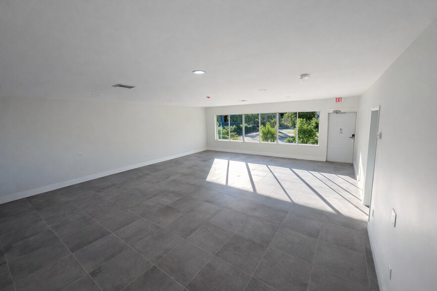 More Photos Of 4726 US-41, Sarasota Religious Facility For Lease