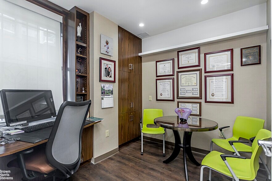 More Photos Of 121 E 60th St, New York Medical For Sale