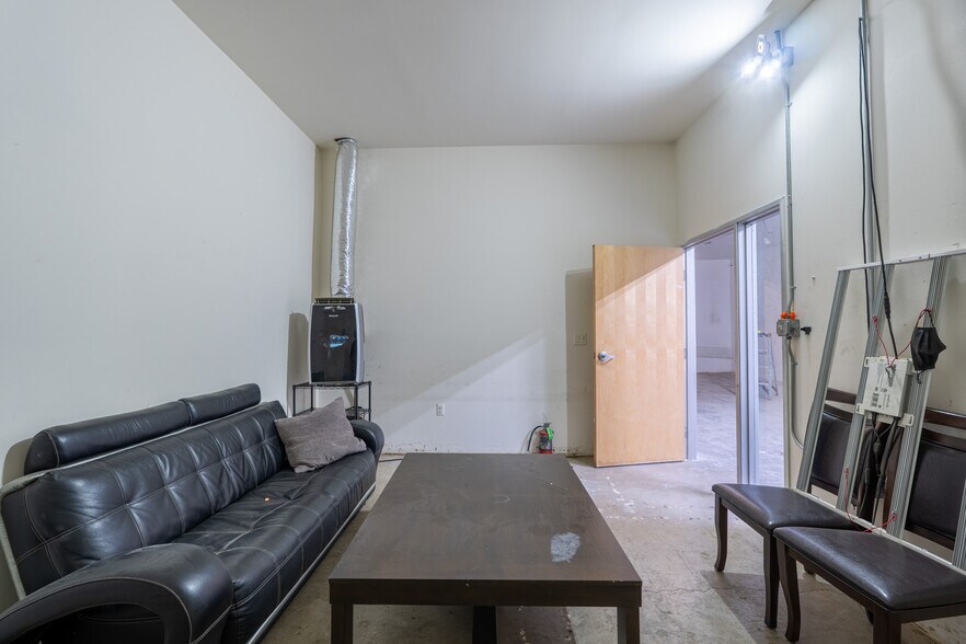 More Photos Of 5261-5265 E Washington Blvd, Commerce Warehouse For Sale