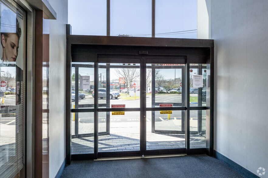 More Photos Of 175 Jericho Tpke, Syosset Office For Lease