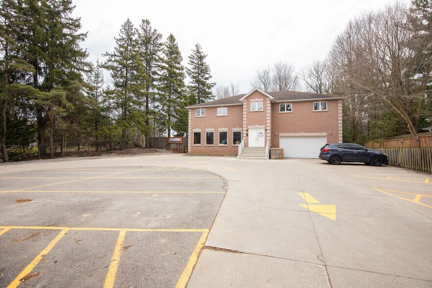 More Photos Of 144 Wilson St E, Ancaster Office For Sale