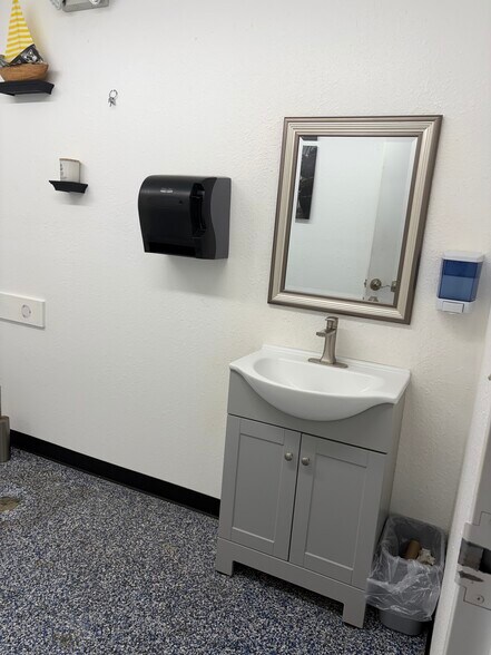 More Photos Of 6520 Fort King Rd, Zephyrhills Storefront Retail Office For Lease