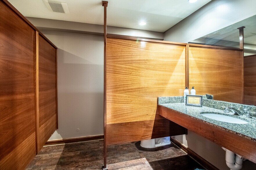 More Photos Of 27 Western Ave, Kennebunk Restaurant For Sale