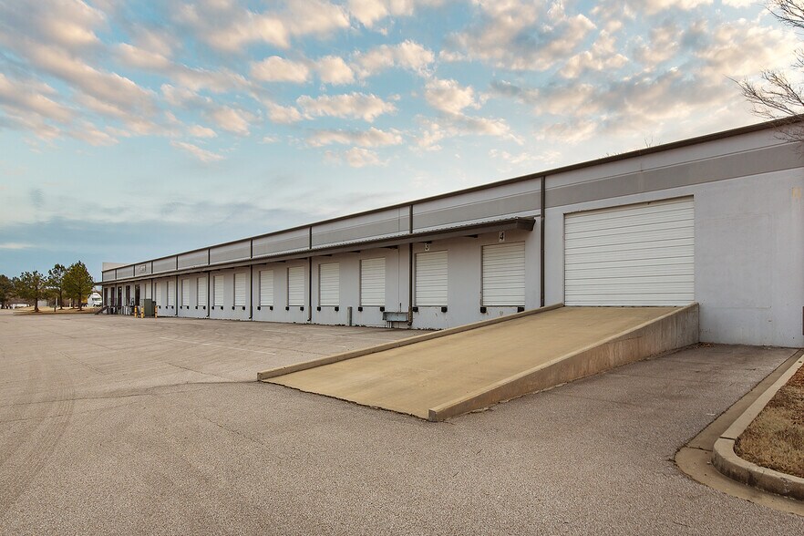 More Photos Of 2115-2155 Spicer Cv, Memphis Unknown For Lease