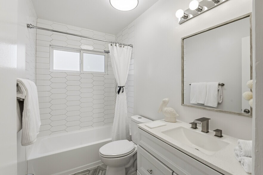 More Photos Of 2652 Jefferson St, Carlsbad Apartments For Sale