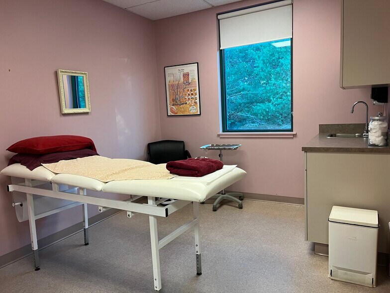More Photos Of 1407 S County Trl, East Greenwich Medical For Lease