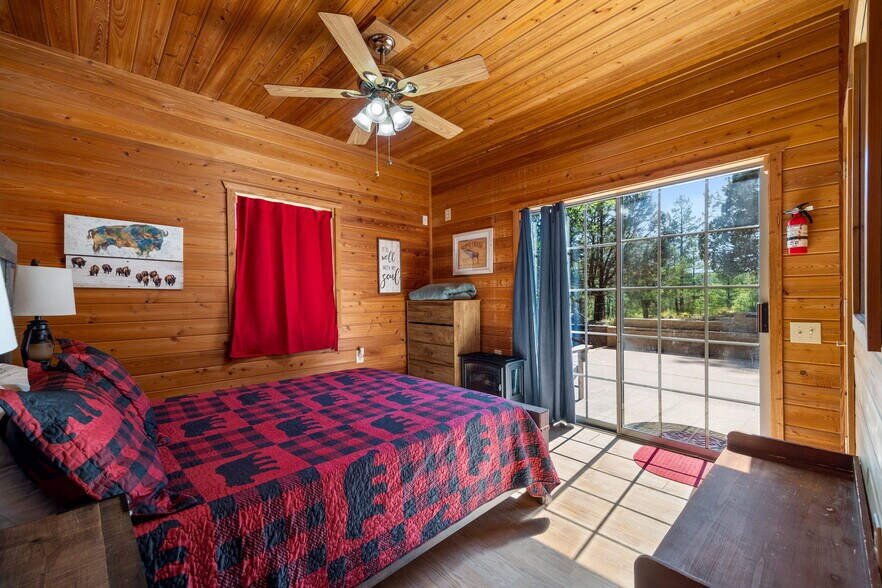 More Photos Of 1022 S Hunter Creek Dr, Payson Hotel For Sale