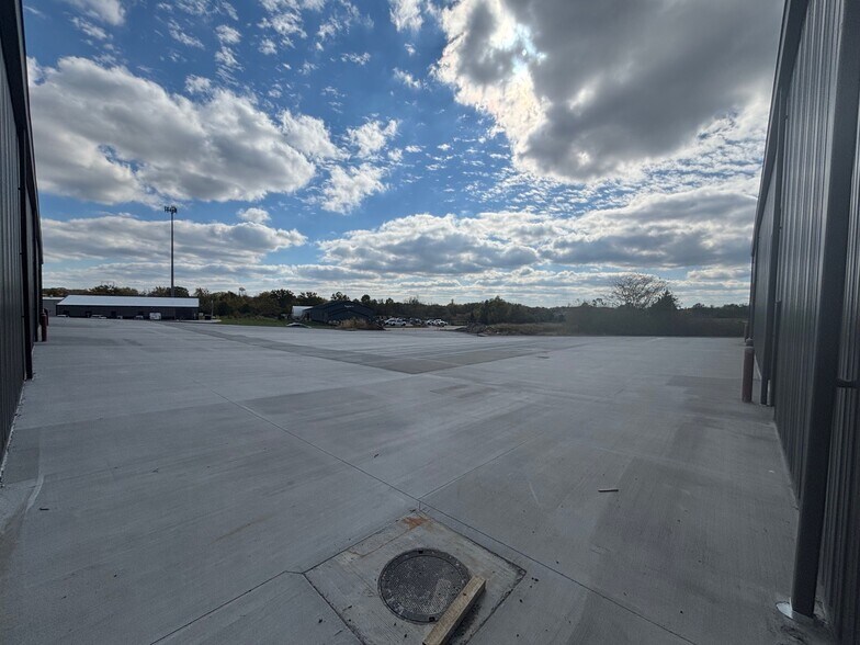 More Photos Of S Highway 63, Columbia General Retail For Lease