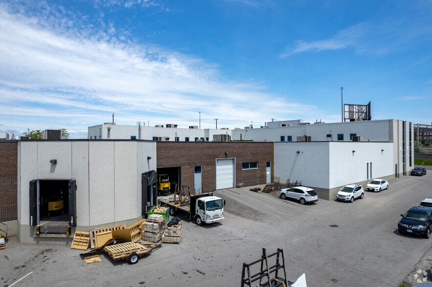 More Photos Of 240 Bartor Rd, Toronto Manufacturing For Sale