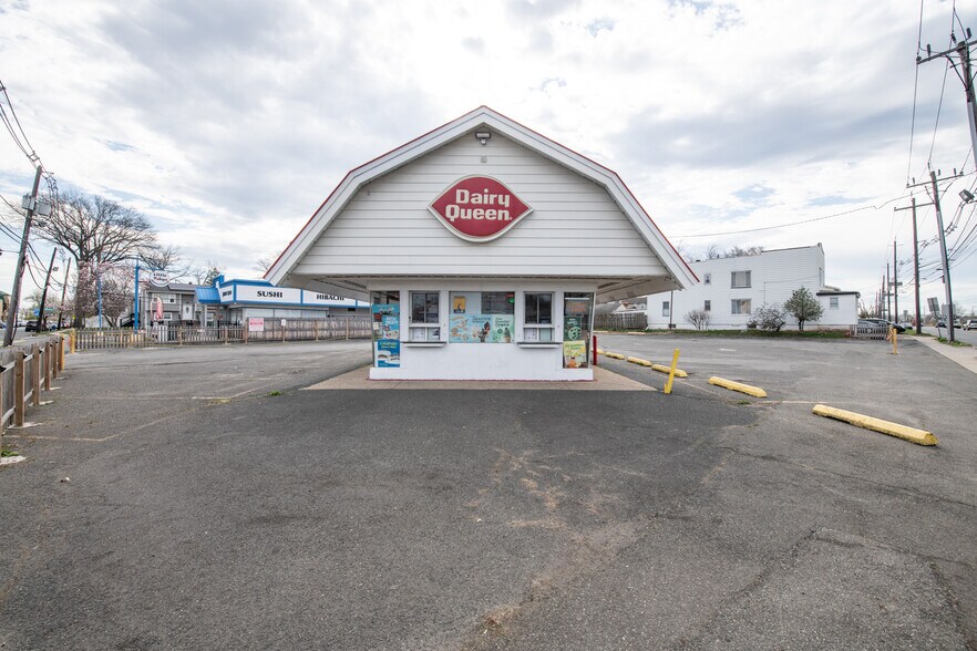 More Photos Of 735 E Hazelwood Ave, Rahway Freestanding For Sale