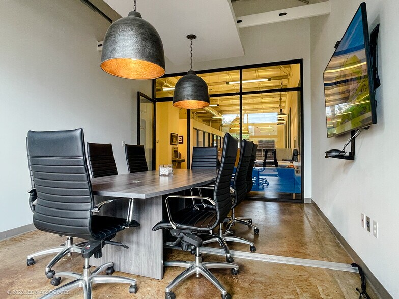 More Photos Of 100-112 SW 6th St, Gainesville Office For Lease