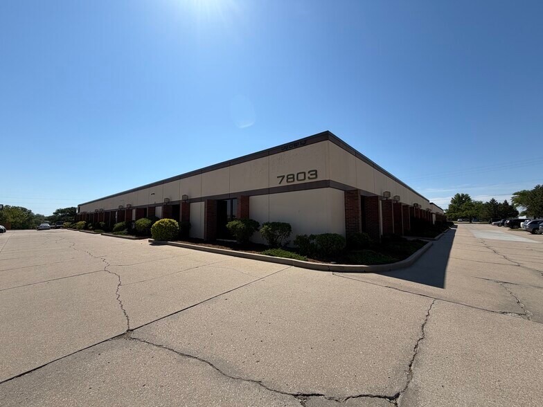 More Photos Of 7803 E Osie St, Wichita Research And Development For Lease