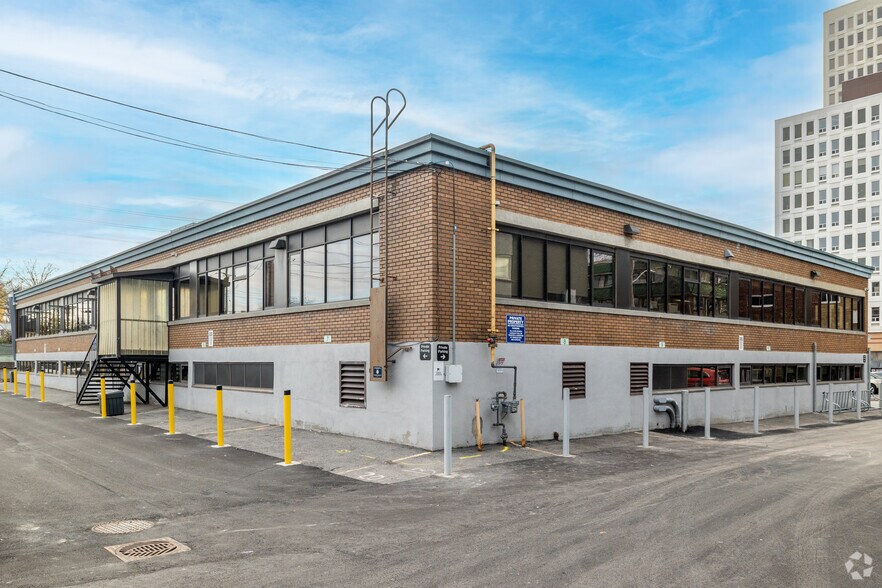 More Photos Of 39 Mcarthur Ave, Ottawa Office For Sale