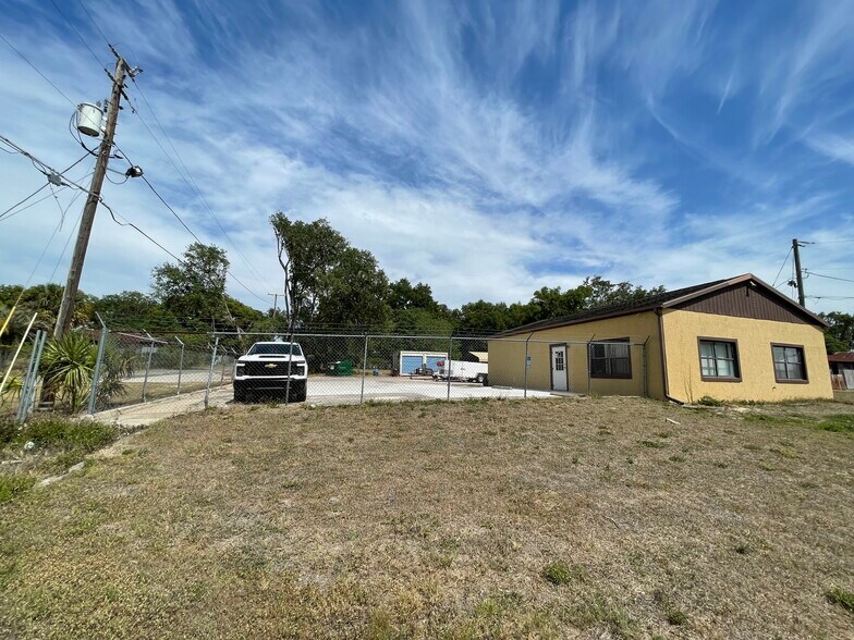 More Photos Of 14040 SE 162nd Pl, Weirsdale Light Manufacturing For Sale
