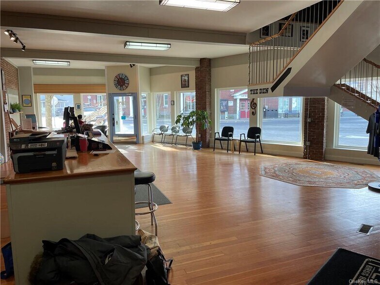 More Photos Of 42 Orchard St, Walden Freestanding For Sale